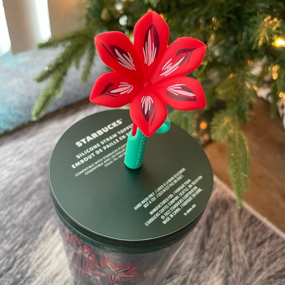 NWT - 2022 Starbucks Woodland Berry Holiday 24oz Tumbler w/ Poinsettia Straw Top - Picture 2 of 9